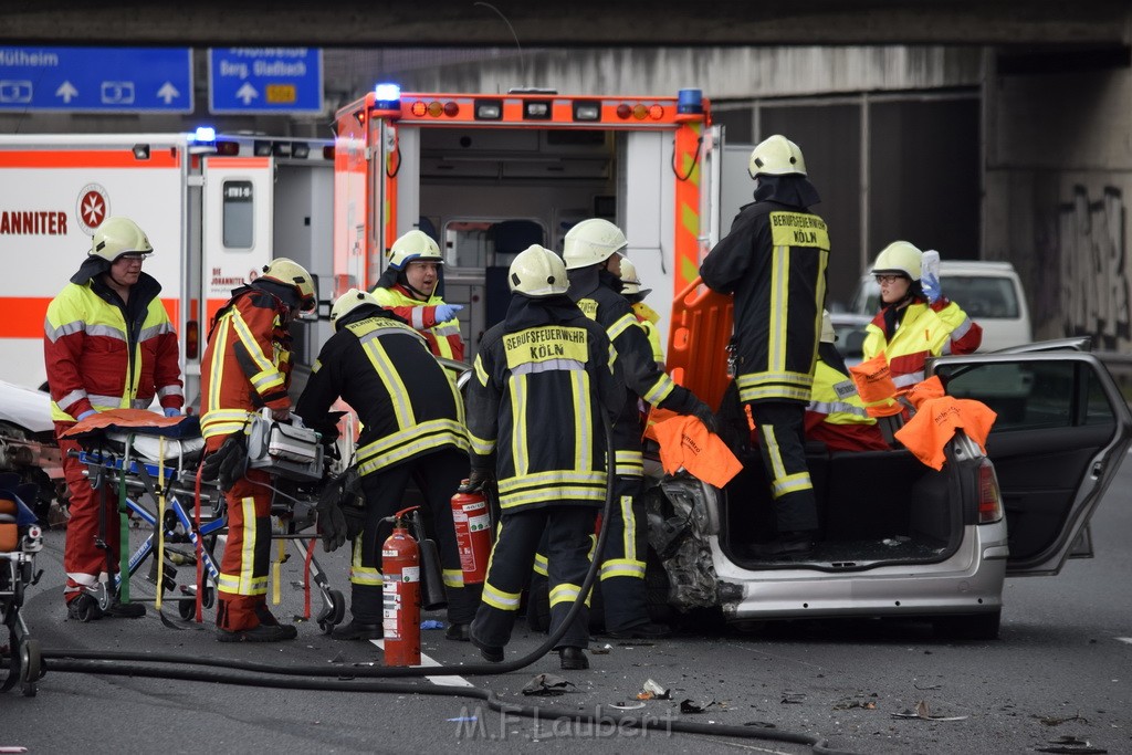 VU Auffahrunfall A 3 Rich Oberhausen kurz vor AS Koeln Dellbrueck P039.JPG - Miklos Laubert